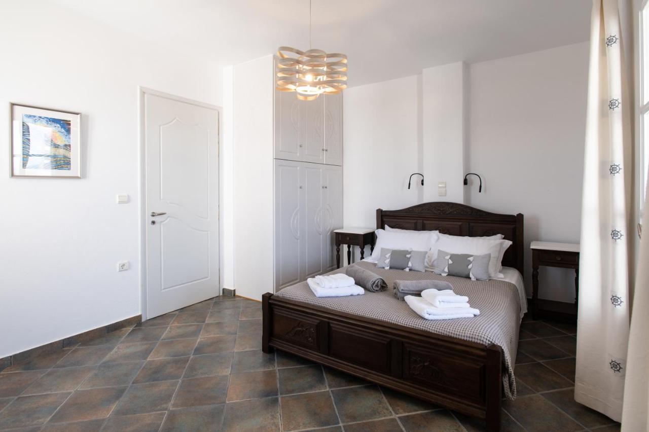 Sea Lilies Suites Pláka Buitenkant foto